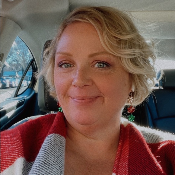 Posh Ambassador The Paula Dean Of Posh! Jennifer 🐶 - Picture 2 of 8